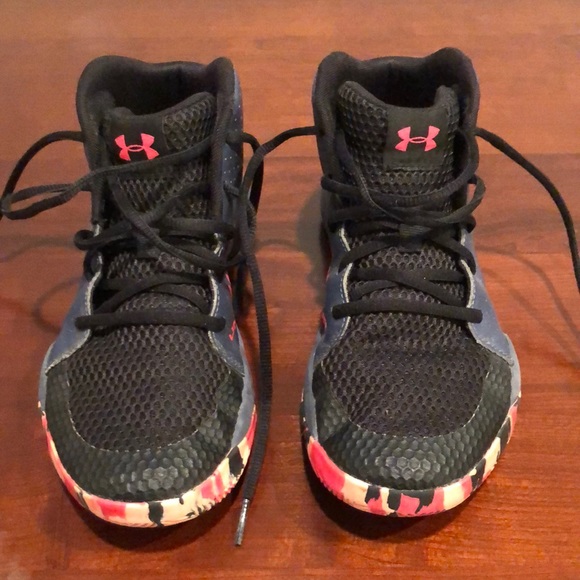Under Armour Other - Under Armour girls basketball sneakers